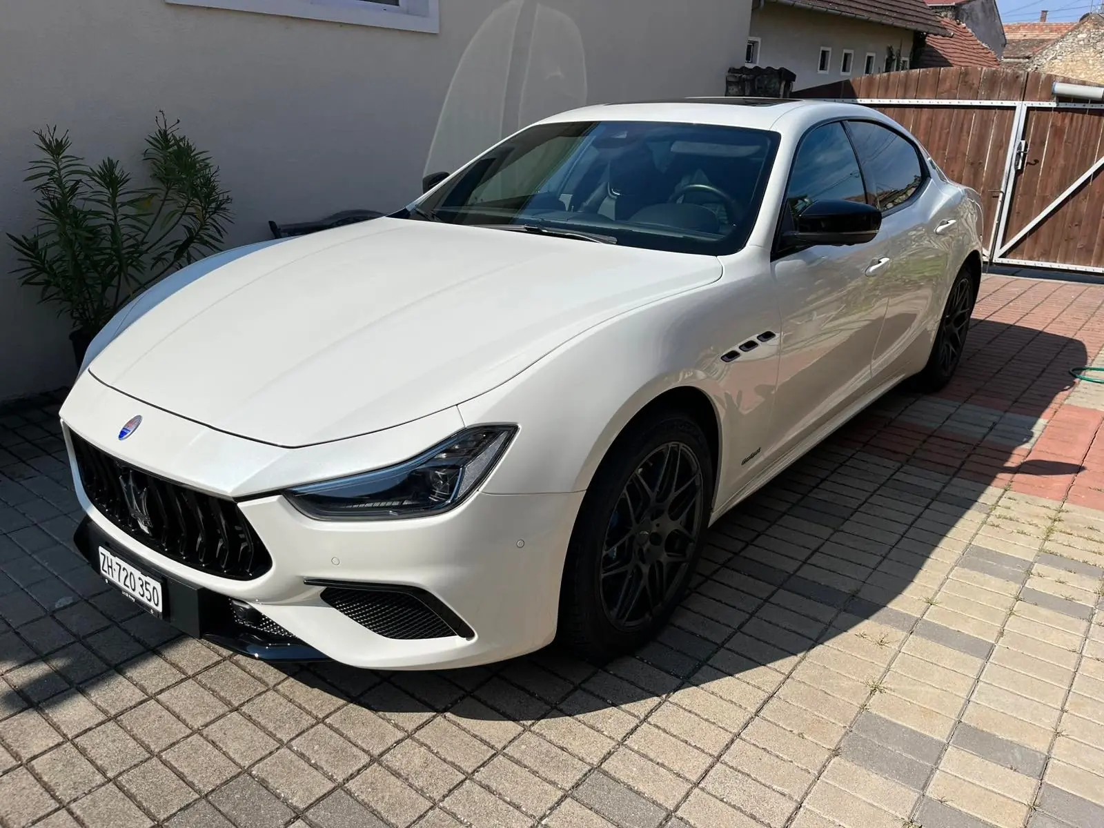 Maserati Ghibli 2.0 Hybrid GranSport — Élégance italienne et motorisation hybride — Außenansicht