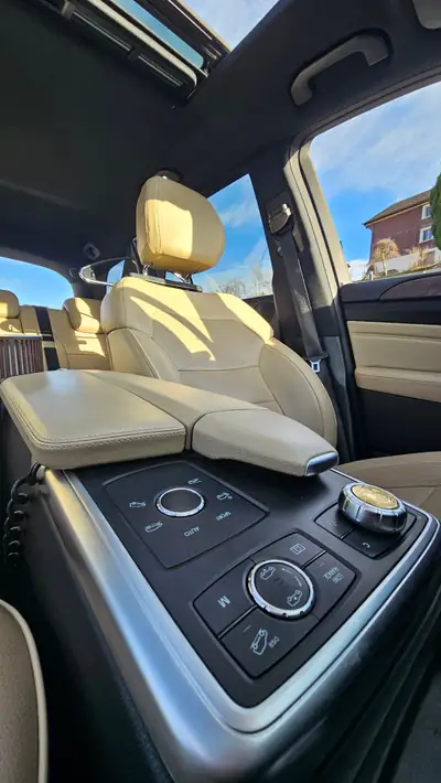 Mercedes-Benz ML 350 BlueTEC 4Matic — SUV premium diesel, 4x4 intégral et consommation maîtrisée — Miniature 8