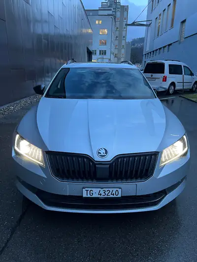 Škoda Superb Combi 2.0 TSI SportLine+ — Break premium 4x4, 280 ch et attelage inclus — intérieur