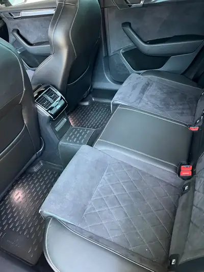 Škoda Superb Combi 2.0 TSI SportLine+ — Break premium 4x4, 280 ch et attelage inclus — Miniature 7