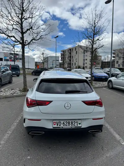 Mercedes-Benz CLA 200 Shooting Brake AMG Line — Élégance dynamique et polyvalence — fianco