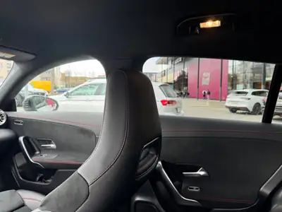 Mercedes-Benz CLA 200 Shooting Brake AMG Line — Élégance dynamique et polyvalence — Miniatura 9