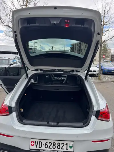 Mercedes-Benz CLA 200 Shooting Brake AMG Line — Élégance dynamique et polyvalence — Miniatura 10