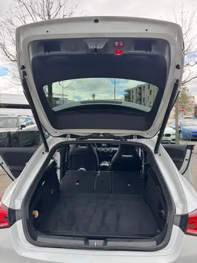 Mercedes-Benz CLA 200 Shooting Brake AMG Line — Élégance dynamique et polyvalence — Miniatura 11