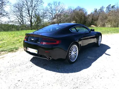 Aston Martin V8 Vantage 4.3 — Coupé sportif de légende, 385 ch purs — Armaturenbrett