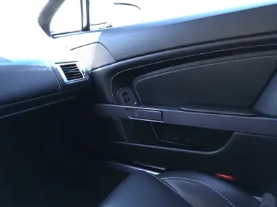 Aston Martin V8 Vantage 4.3 — Coupé sportif de légende, 385 ch purs — Miniatur 9