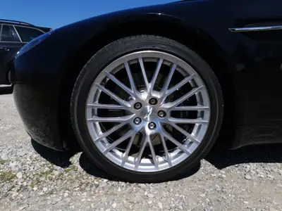 Aston Martin V8 Vantage 4.3 — Coupé sportif de légende, 385 ch purs — Miniatur 11