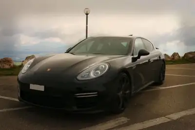 Porsche Panamera GTS 4.8 PDK — Grand tourer sportif, 96 000 km seulement — Miniature 12