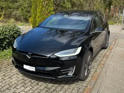 Tesla Model X 100 D — SUV électrique 7 places, 525 ch et 165 000 km — side view
