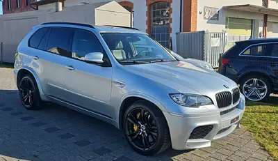 BMW X5M xDrive — SUV sportif 555 ch avec Standheizung et extras premium — vue extérieure