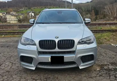 BMW X5M xDrive — SUV sportif 555 ch avec Standheizung et extras premium — tableau de bord