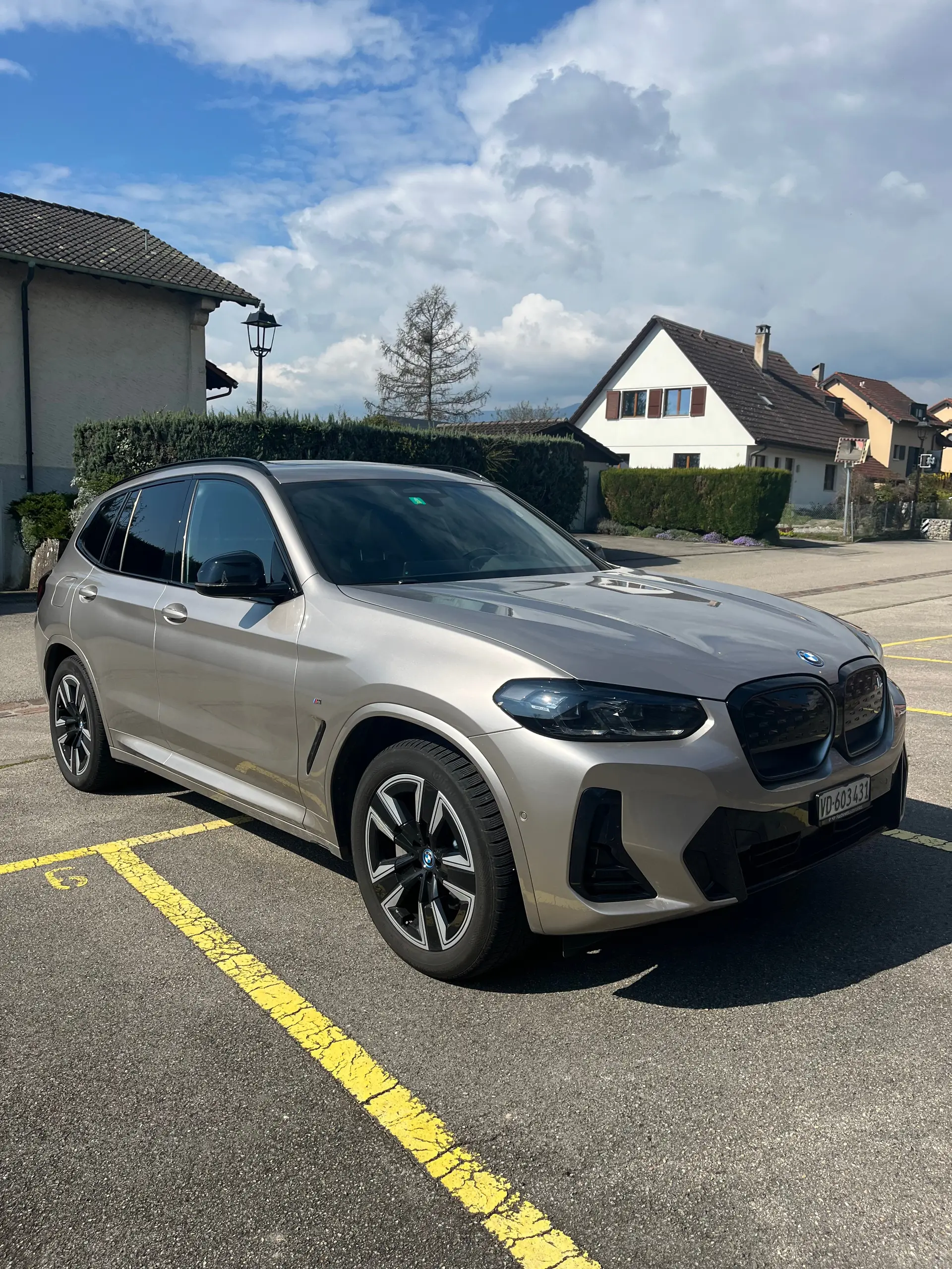 BMW iX3 Inspiring 2023 — SUV électrique premium, 50 000 km seulement