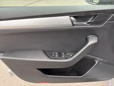 Škoda Superb Combi 2.0 TDi Ambition 4x4 — Monospace familial robuste, 4 roues motrices et 60000 km — Miniature 12