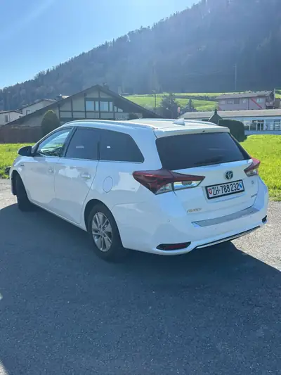 Toyota Auris 1.8 HSD Comfort — Hybride écologique, 198 000 km, sans accident — rear view