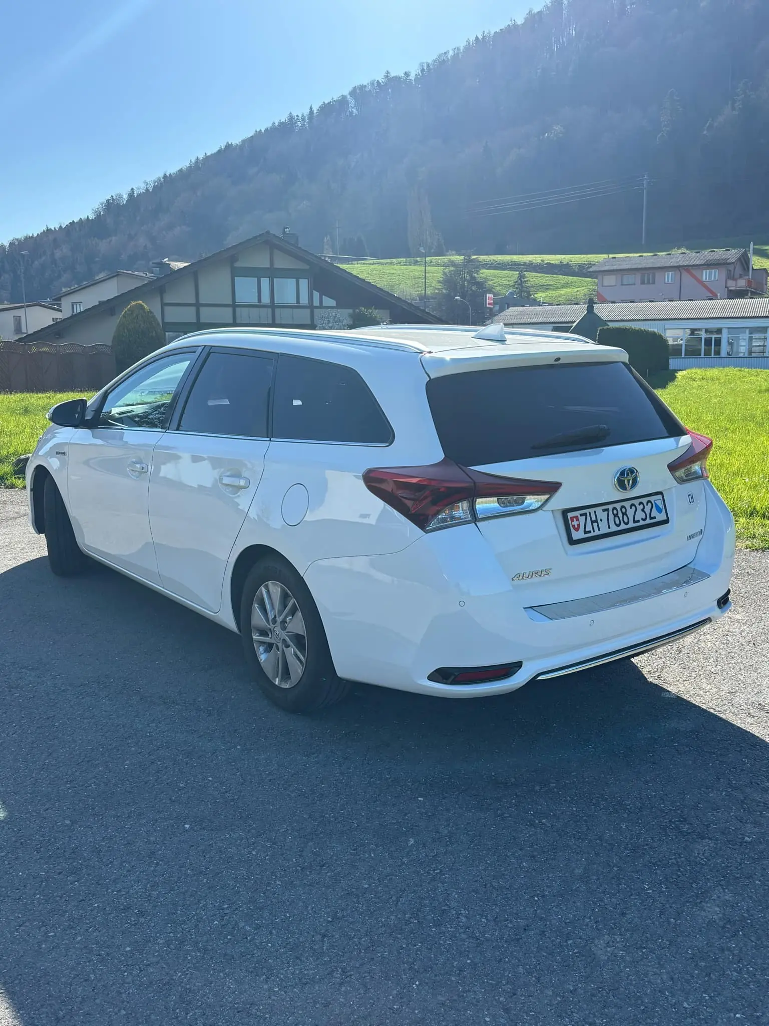 Toyota Auris 2018 occasion Lucerne — 3