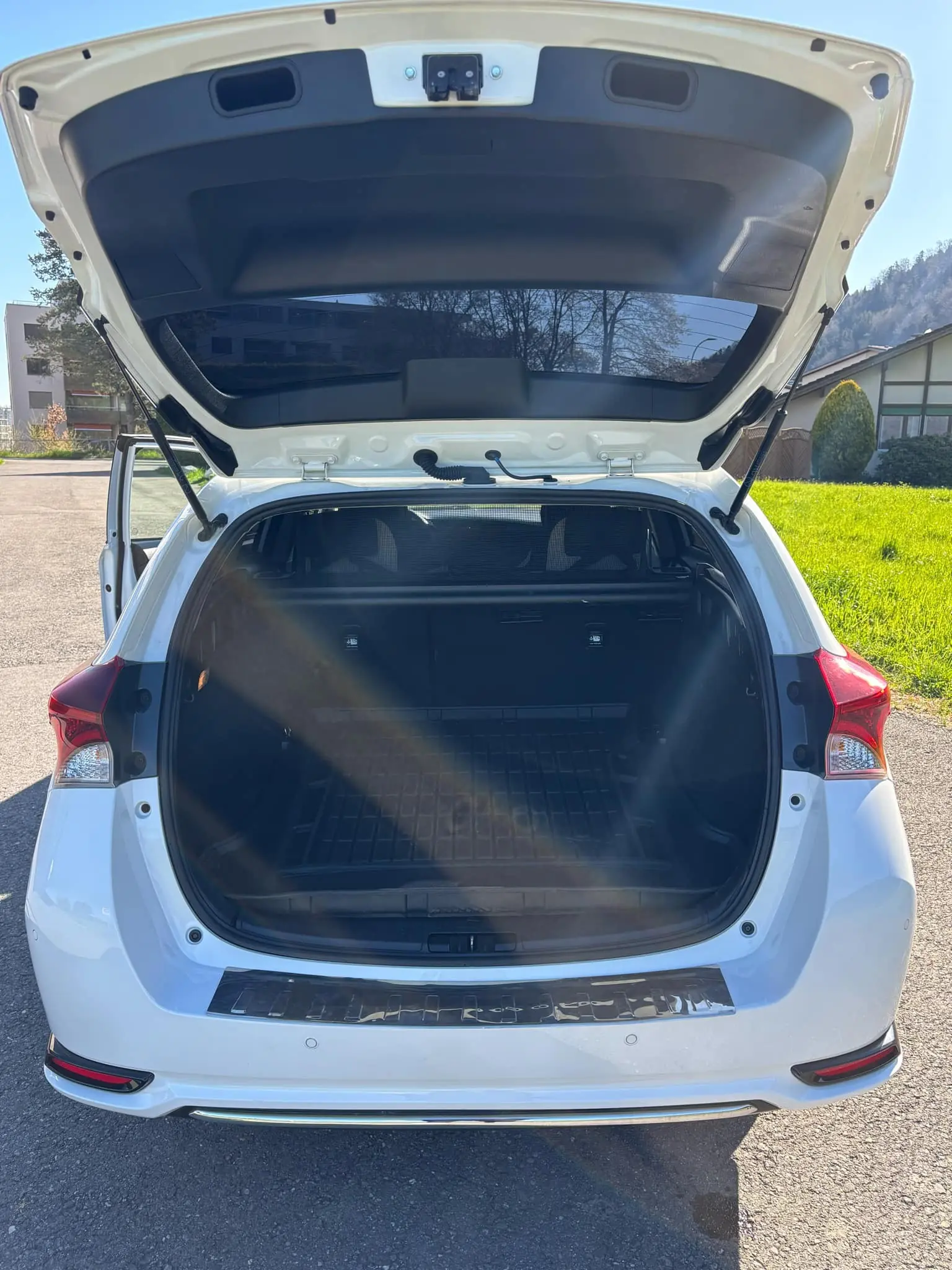 Toyota Auris 2018 occasion Lucerne — 5