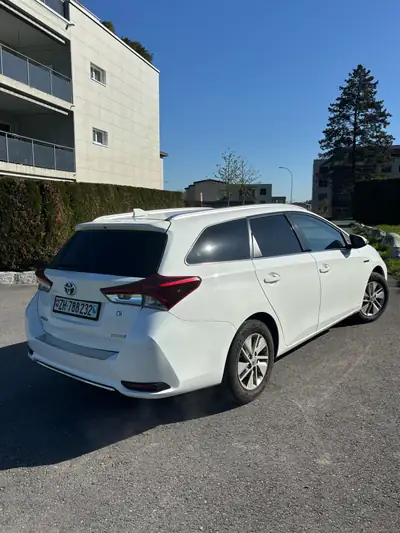 Toyota Auris 1.8 HSD Comfort — Hybride écologique, 198 000 km, sans accident — interior