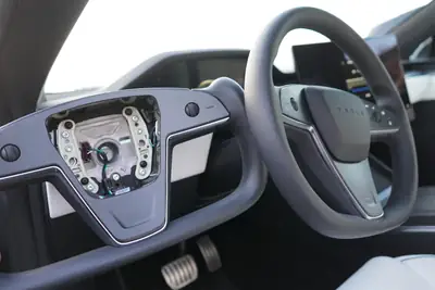 Tesla Model S 100 kWh Plaid — Berline électrique haute performance, 22'000 km — Detail