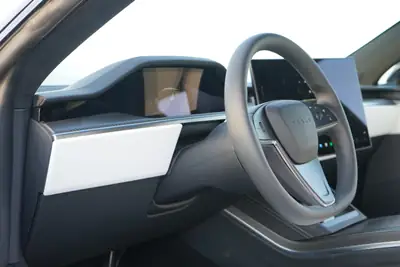 Tesla Model S 100 kWh Plaid — Berline électrique haute performance, 22'000 km — Armaturenbrett