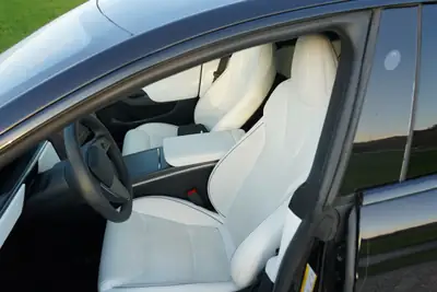Tesla Model S 100 kWh Plaid — Berline électrique haute performance, 22'000 km — Innenraum