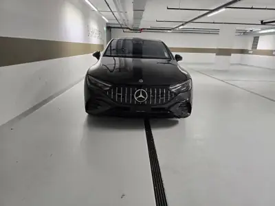 Mercedes-Benz EQE 43 AMG 4Matic — Berline électrique haute performance, 20 800 km seulement — side view