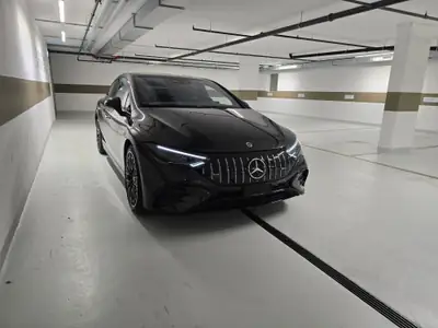 Mercedes-Benz EQE 43 AMG 4Matic — Berline électrique haute performance, 20 800 km seulement — interior