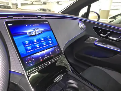 Mercedes-Benz EQE 43 AMG 4Matic — Berline électrique haute performance, 20 800 km seulement — Thumbnail 12