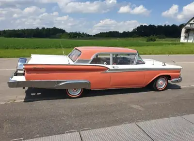 Ford Fairlane 500 1959 — Muscle car emblématique, orange flamboyant, très peu de kilomètres — vista posteriore