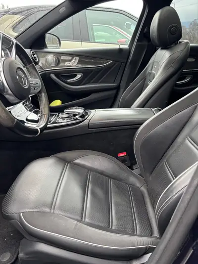 Mercedes-Benz E 63 AMG S 4Matic — Berline sportive allemande, 612 ch, entretien complet — detail