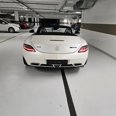 Mercedes-Benz SLS 63 AMG Speedshift — Cabriolet légendaire, 571 ch, état impeccable — Detail
