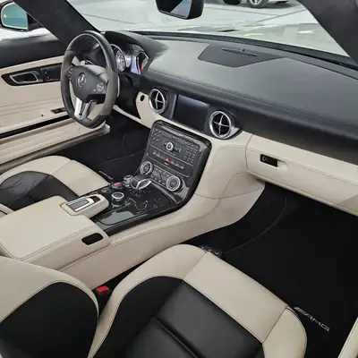 Mercedes-Benz SLS 63 AMG Speedshift — Cabriolet légendaire, 571 ch, état impeccable — Miniatur 8