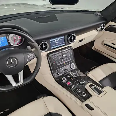 Mercedes-Benz SLS 63 AMG Speedshift — Cabriolet légendaire, 571 ch, état impeccable — Miniatur 17