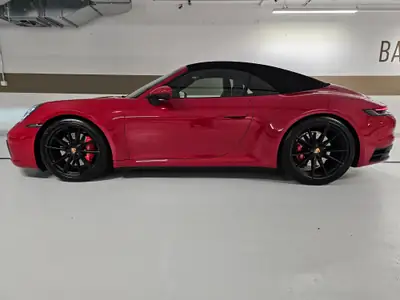 Porsche 911 Carrera S Cabriolet PDK — Roadster emblématique, 450 ch et toit électrique — exterior view