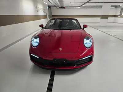 Porsche 911 Carrera S Cabriolet PDK — Roadster emblématique, 450 ch et toit électrique — interior