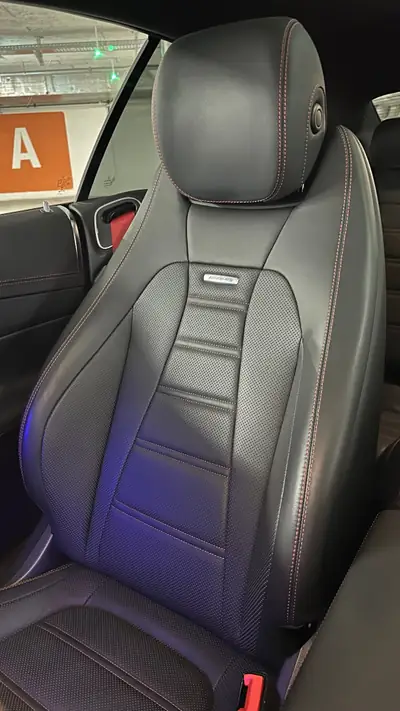 Mercedes-Benz E 53 AMG Coupé 4Matic+ — Sportivité haute performance, 66 000 km seulement — Miniature 8