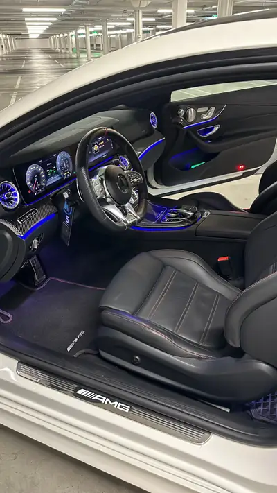 Mercedes-Benz E 53 AMG Coupé 4Matic+ — Sportivité haute performance, 66 000 km seulement — Miniature 9