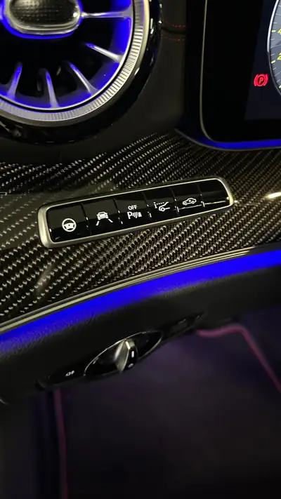Mercedes-Benz E 53 AMG Coupé 4Matic+ — Sportivité haute performance, 66 000 km seulement — Miniature 13