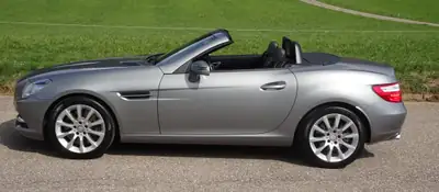 Mercedes-Benz SLK 350 — Cabriolet sportif légendaire, seulement 28'000 km — vista posteriore