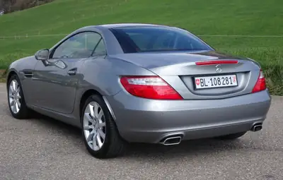 Mercedes-Benz SLK 350 — Cabriolet sportif légendaire, seulement 28'000 km — Miniatura 7