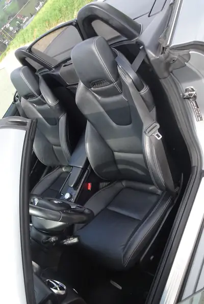 Mercedes-Benz SLK 350 — Cabriolet sportif légendaire, seulement 28'000 km — Miniatura 12