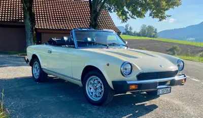 Fiat 124 Spider DS Europa 1982 — Cabriolet classique, état exceptionnel, statut vétéran — vue extérieure