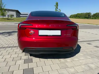 Tesla Model 3 Long Range Dual Motor AWD — Électrique haute performance, 37 000 km seulement — side view