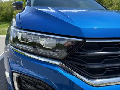 VW T-Roc 2.0 TSI Sport DSG 4Motion — SUV dynamique, 4x4 intégral et 29'000 km seulement — side view