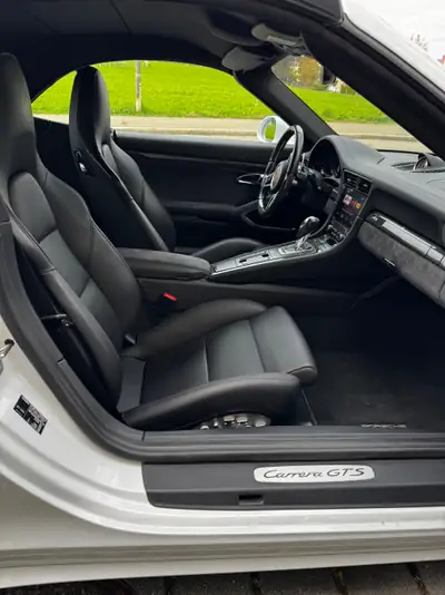 Porsche 911 Cabrio Carrera GTS PDK — Cabriolet sportif légendaire, 39 900 km seulement — Armaturenbrett