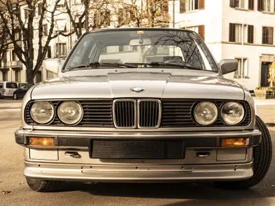 BMW 320i 1987 — Berline classique, moteur essence fiable, sans sinistre — Außenansicht