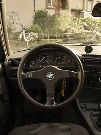 BMW 320i 1987 — Berline classique, moteur essence fiable, sans sinistre — Miniatur 11
