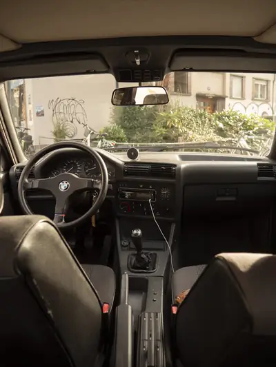 BMW 320i 1987 — Berline classique, moteur essence fiable, sans sinistre — Miniatur 10