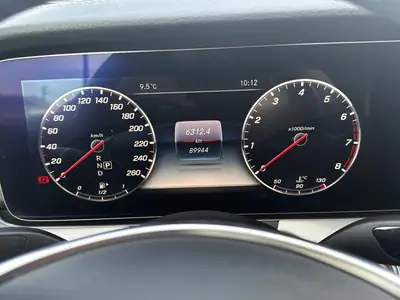 Mercedes-Benz E 300 Cabriolet AMG Line — Décapotable sportive, 245 ch et moins de 90 000 km — Thumbnail 12