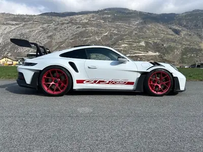Porsche 911 GT3 RS 2025 — Hyperperformance extrême, seulement 3700 km — interni