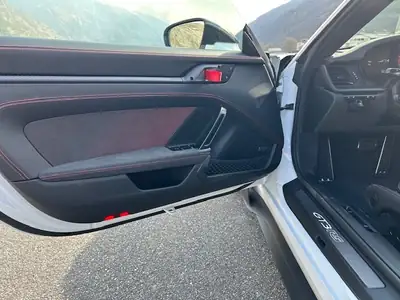 Porsche 911 GT3 RS 2025 — Hyperperformance extrême, seulement 3700 km — Miniatura 8